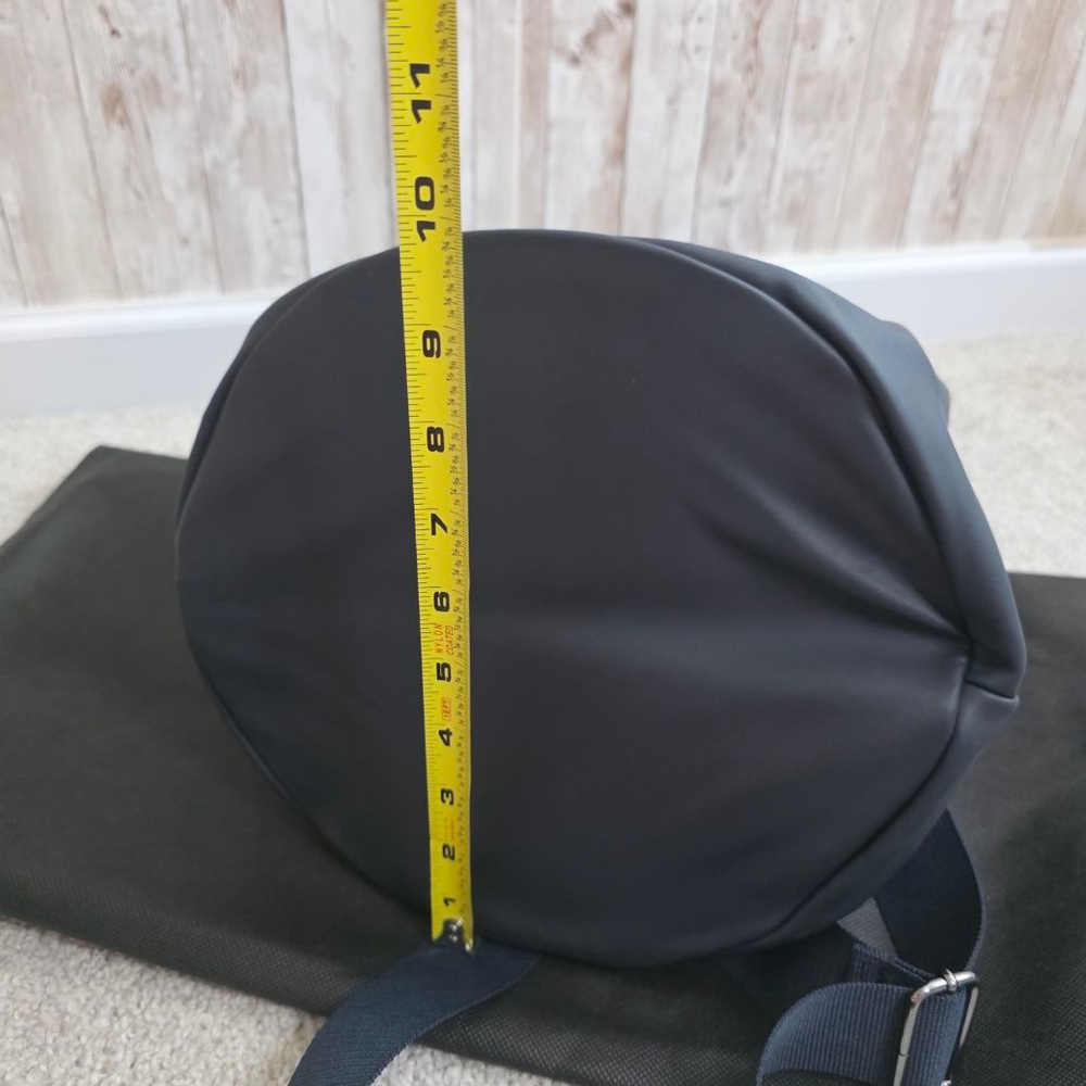 Men's Prada Luna Rossa Ocean Navy Red Drawstring Bag - Picture 6 of 8